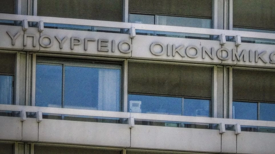 Πηγή ΥΠΟΙΚ: Ούτε περικοπές συντάξεων, ούτε αντίμετρα στον προϋπολογισμό